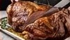 Corte de carne en vara en vivo